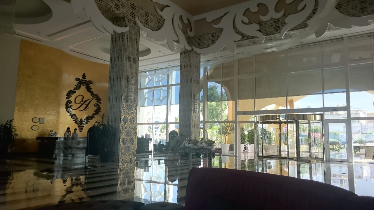 Lobby Azura Deluxe Resort & Spa Hotel