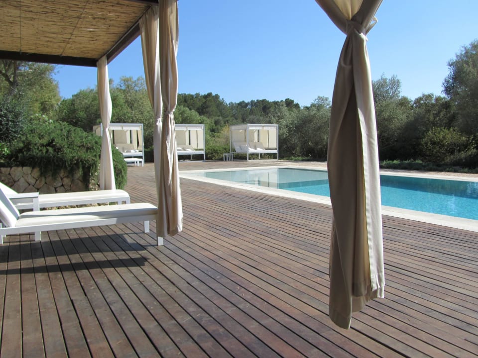 Schöner Pool mit genügend Liegen Son Penya Petit Hotel