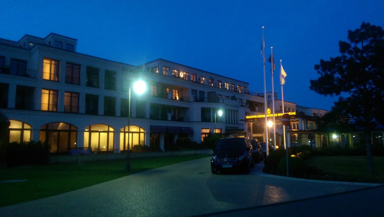 Außenansicht Hotel Yachthafenresidenz Hohe Düne
