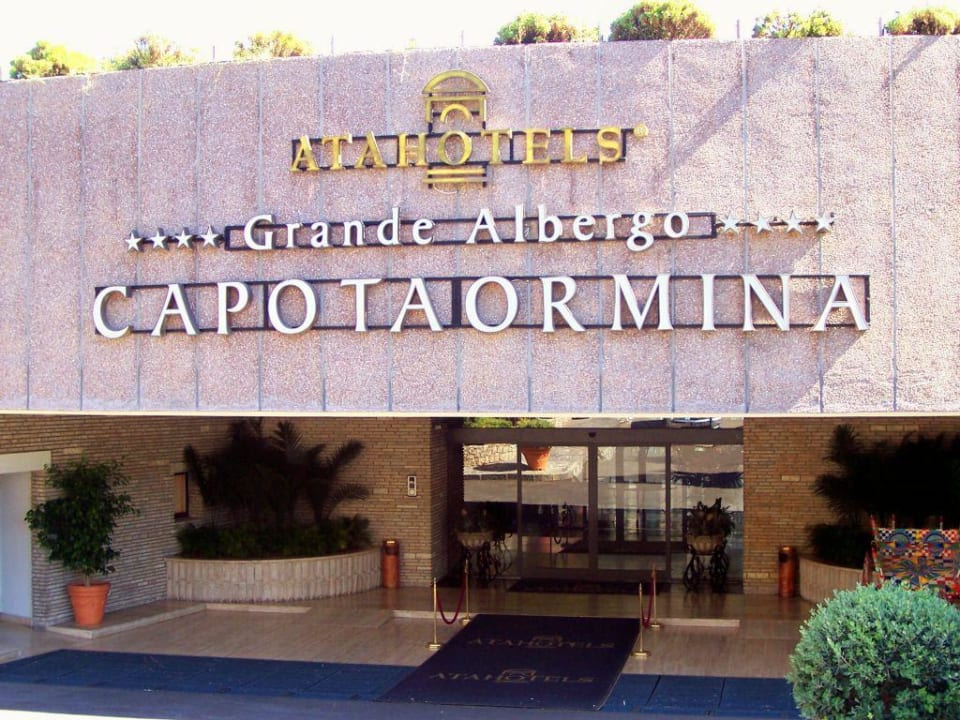 Eingangsbereich UNAHOTELS Capotaormina