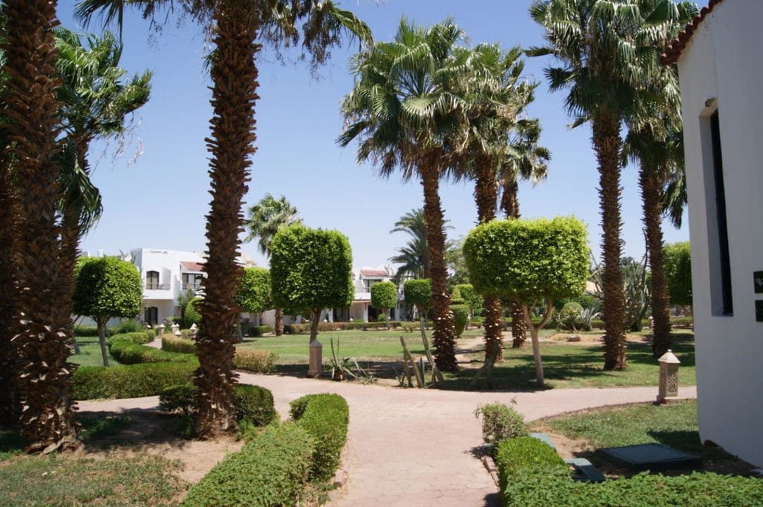 Schöne Gartenanlage Lotus Bay Beach Resort