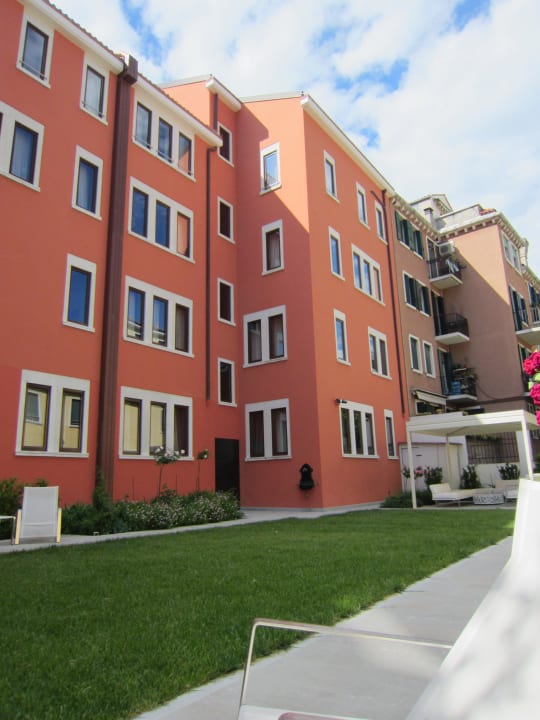 Hintergarten Hotel Carnival Palace