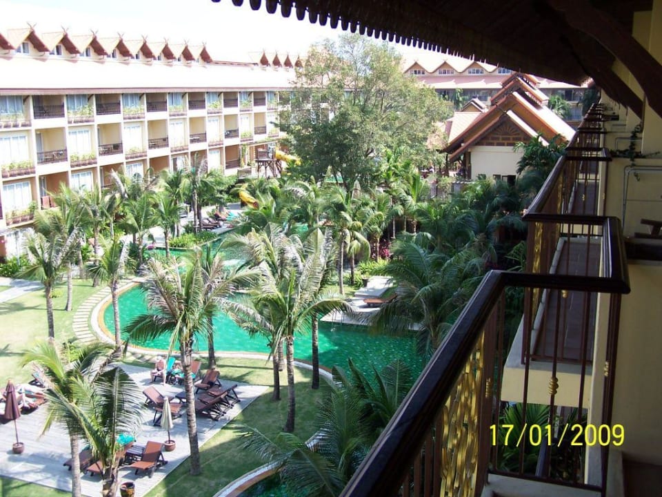 Balkonaussicht Innenhof Villa Thongbura