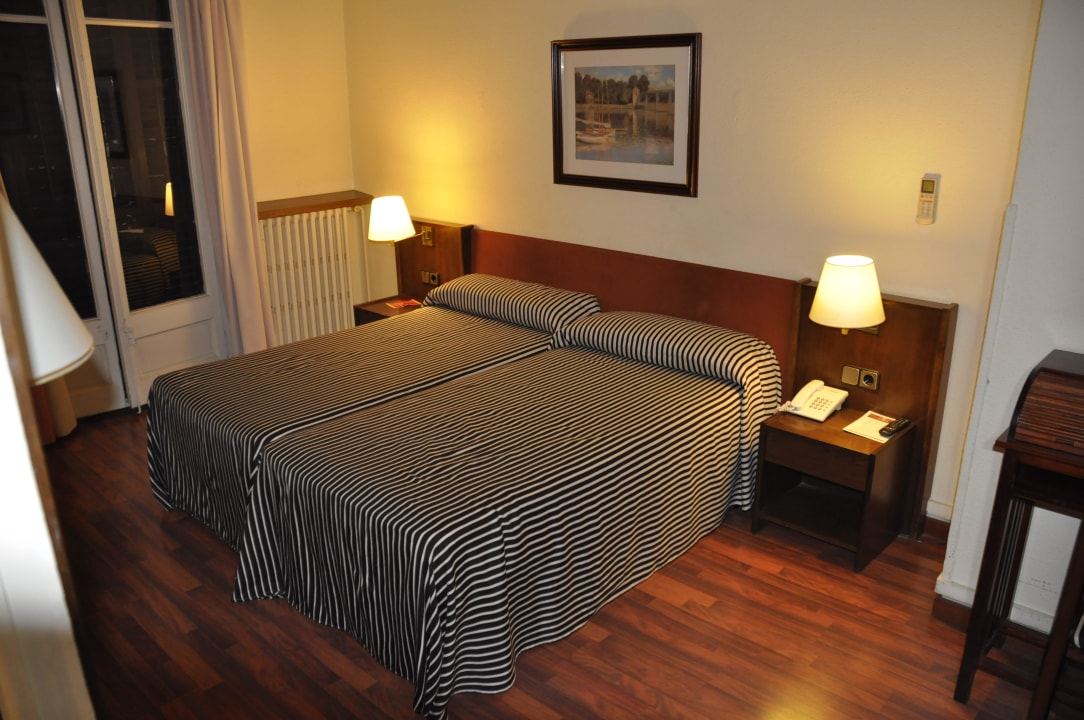 Doppelbett im Schloss-Stil Hotel El Castell