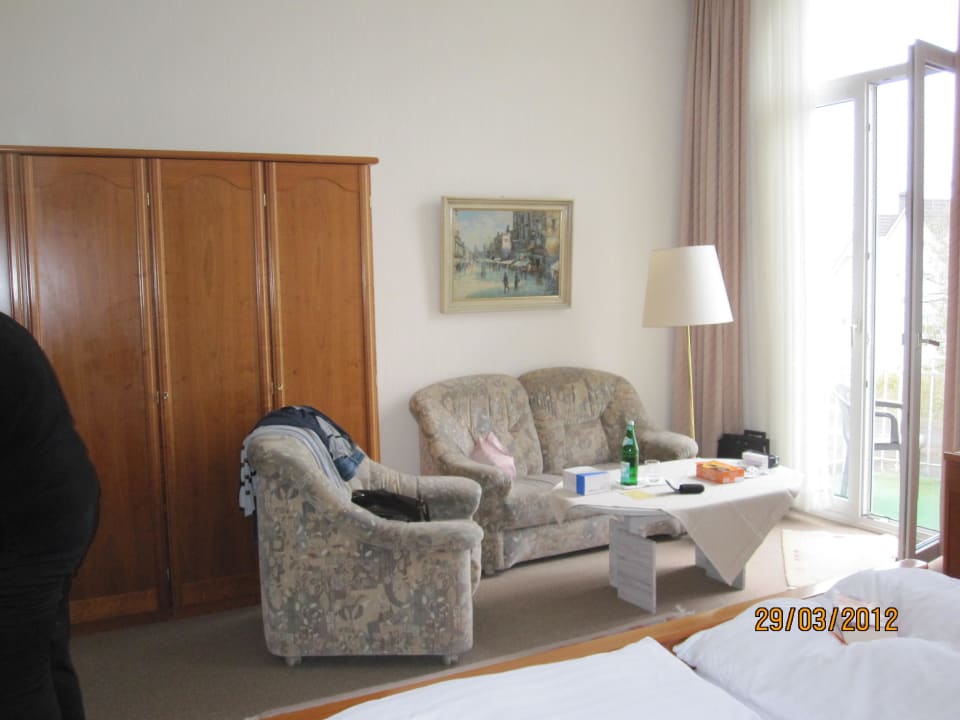 Sitzecke am kleinen Balkon Hotel Wittekind