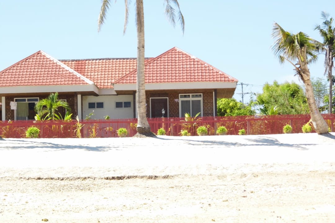 Blick vom Strand auf Bungalow 18(rechts) Cocobana Beach Resort Malapascua