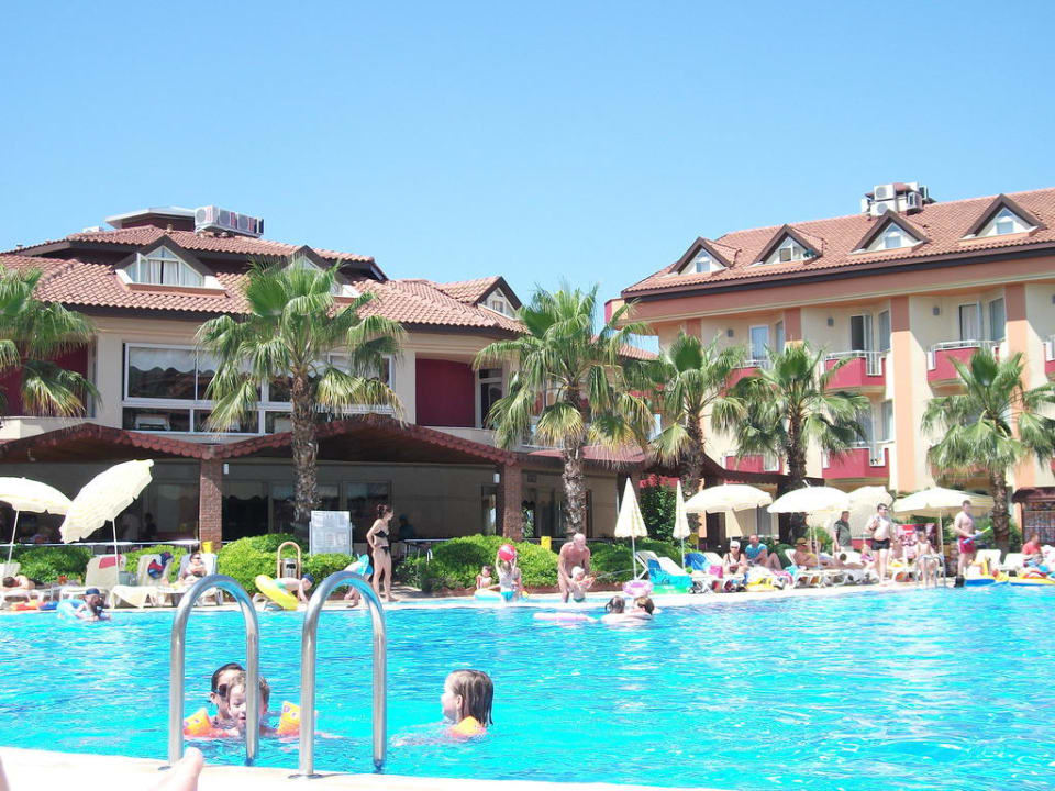 Pool und Restaurant Hotel Orfeus Park