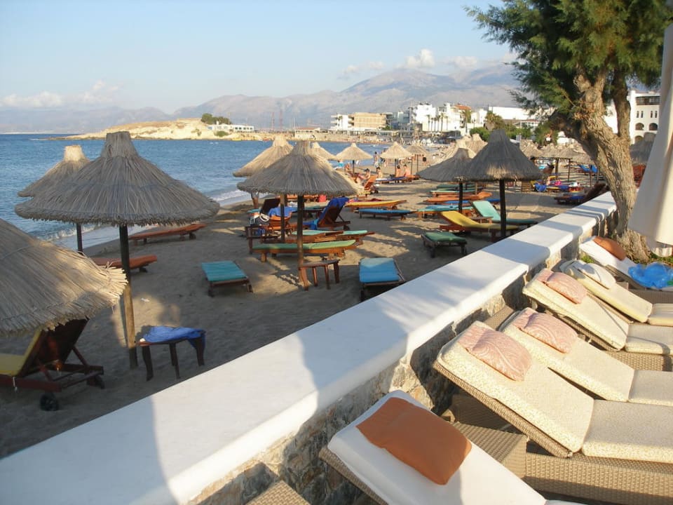 Plaża tuż przy basenie Creta Maris Resort