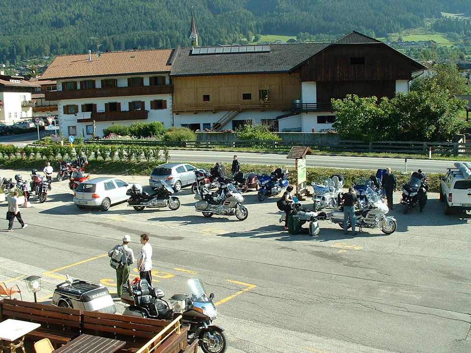 Treff vor dem Hotel Hotel Edy Gasthof