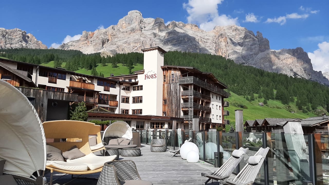 Außenansicht Dolomiti Wellness Hotel Fanes