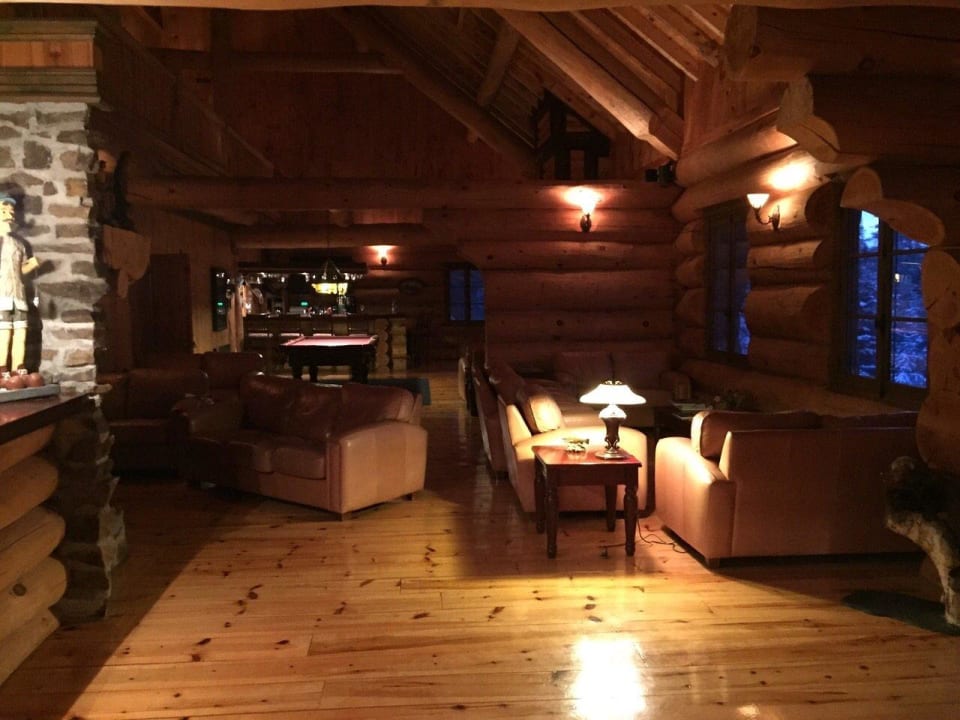 Lobby Hébergement à l'Auberge du Ravage