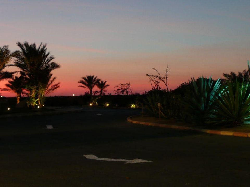 Sonnenuntergang vor dem Hotel Steigenberger Coraya Beach - Adults only