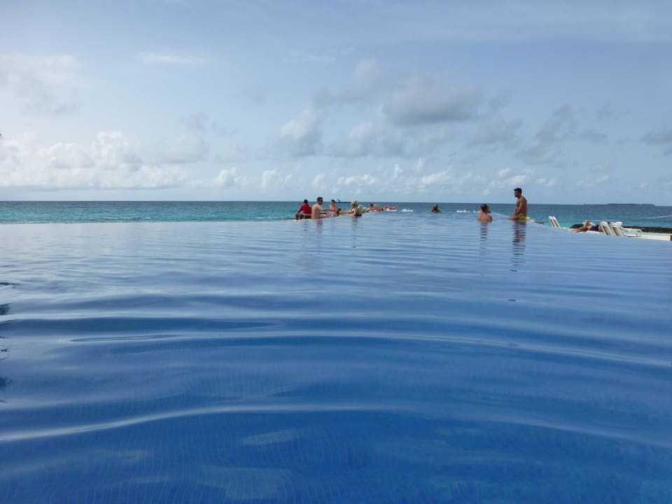 Infinitypool Kuramathi Maldives
