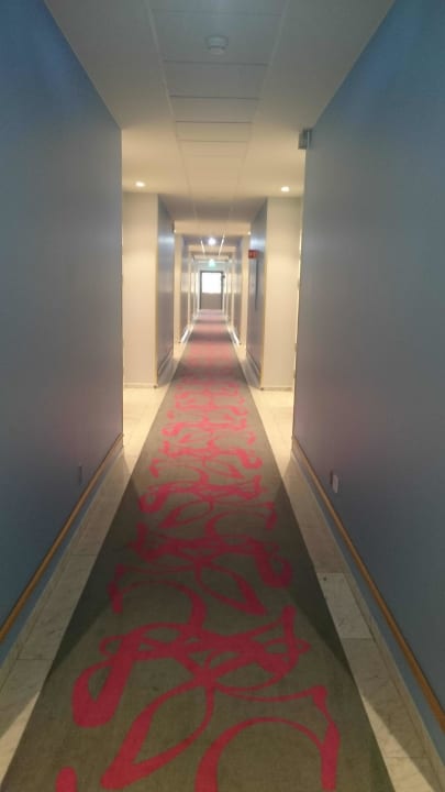 Gänge zu den Zimmern Thon Hotel Opera