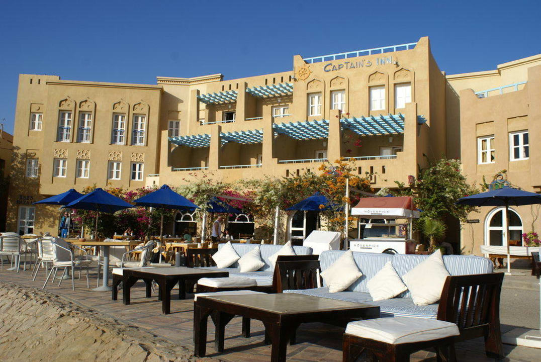 Außenansicht Hafenseite Captain's Inn Hotel