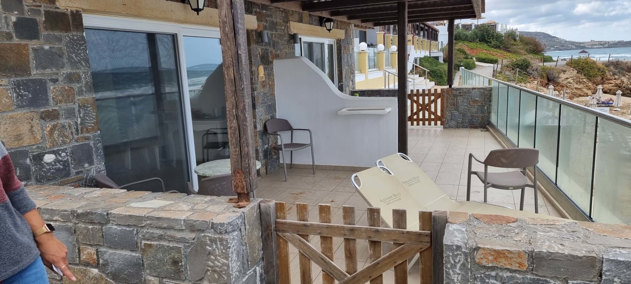 Zimmer Alexander Beach Hotel & Village Resort