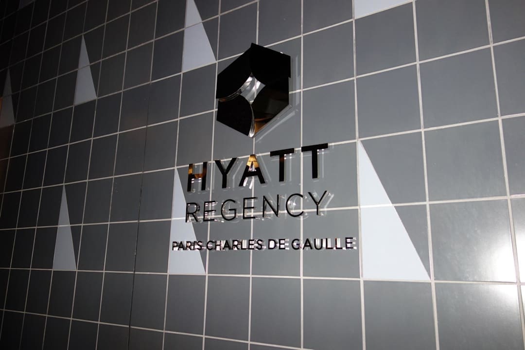 Hyatt Logo an der Wand Hotel Hyatt Regency Paris - Charles de Gaulle