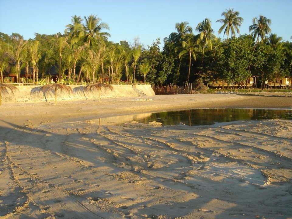 Abwasserkanal vor Hotel Aureum Palace Hotels & Resorts Ngapali