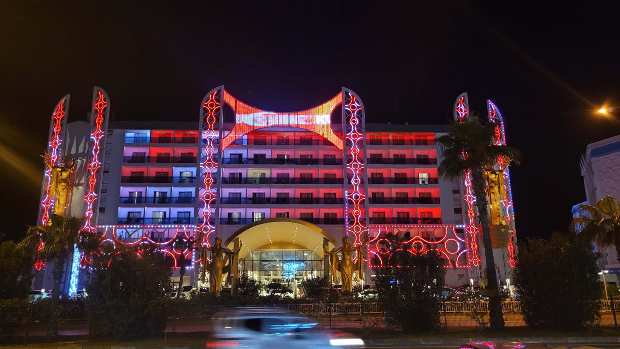 Außenansicht Azura Deluxe Resort & Spa Hotel