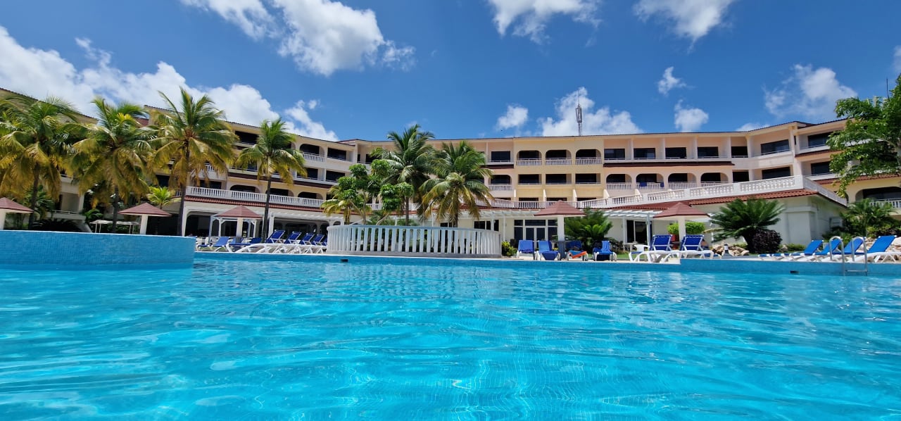 Pool Sol Rio De Luna y Mares