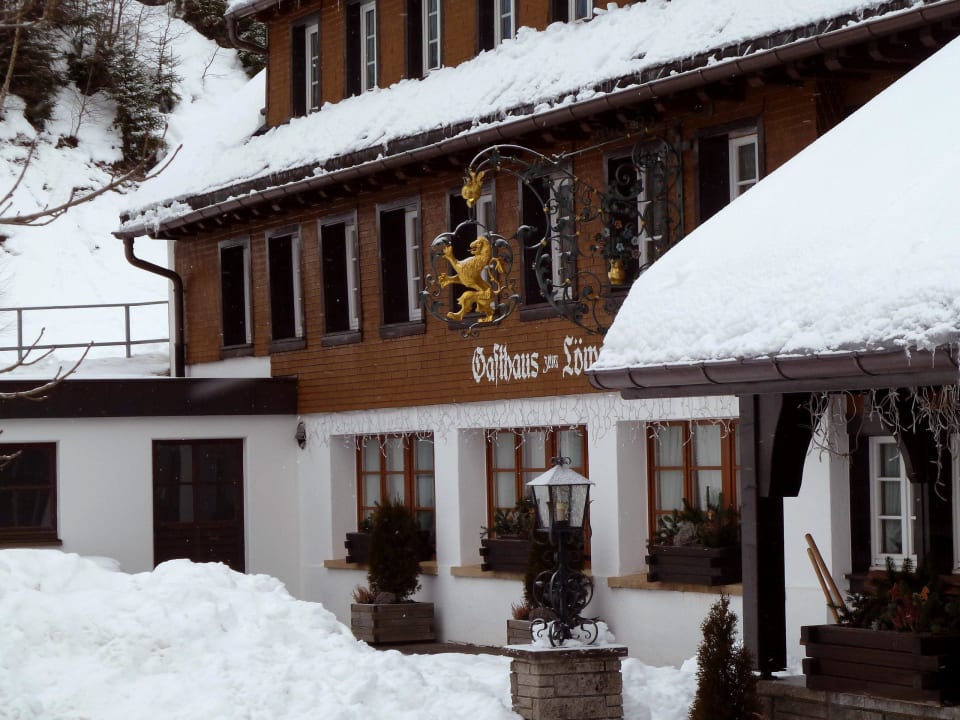 Im Winter Schwarzwaldgasthof Hotel Zum Löwen - Unteres Wirtshaus