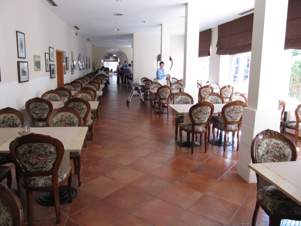 Kleiner Speisesaal mit Durchgang ins Restaurant Valamar Sanfior Hotel & Casa