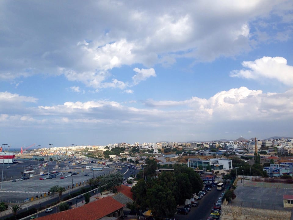 Ausblick vom Balkon nach rechts Hotel GDM Megaron Historical Monument Hotel