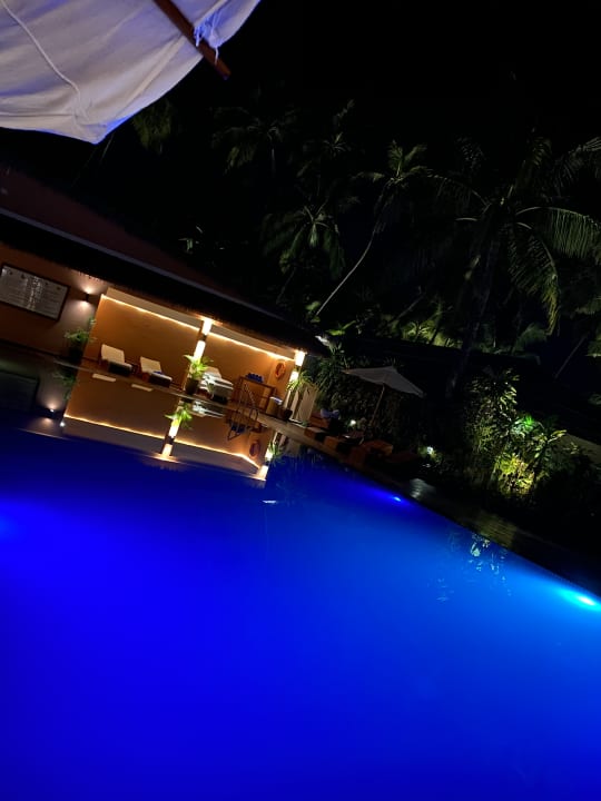 Pool Bayview - the beach resort