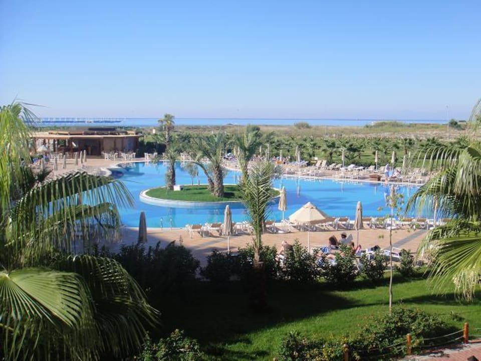 Pool und Garten von der Terrasse Seaden Sea World Resort & Spa