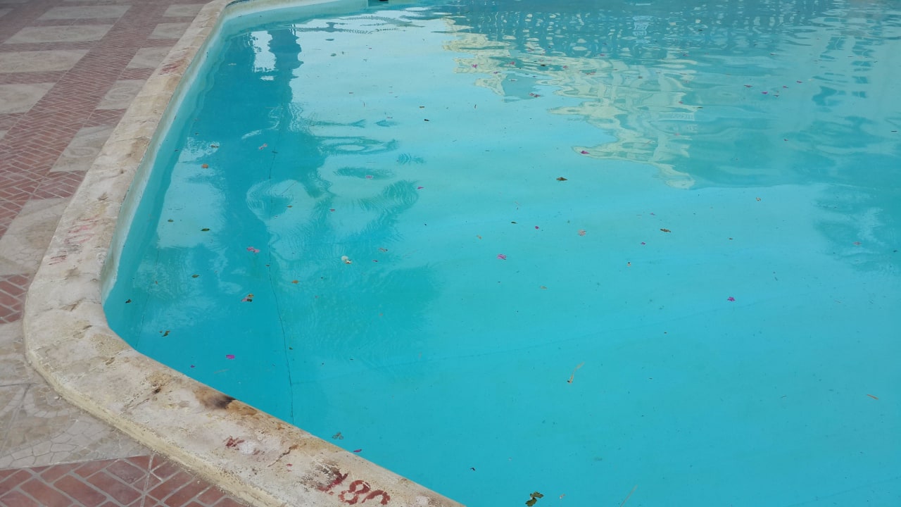 Грязные и старые бортики Riviera Aqua Park Resort