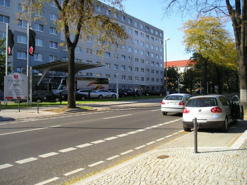 Ramada Hotel Aussenansicht Good Morning + Berlin City East