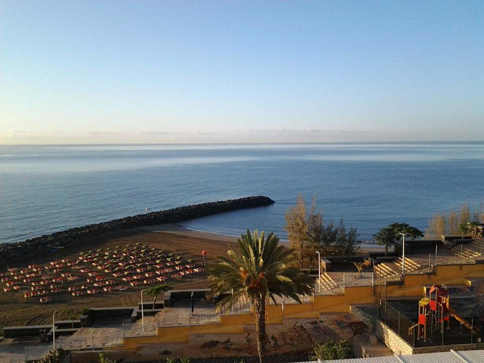 Blick auf den Strand vor dem Hotel Hotel Europalace