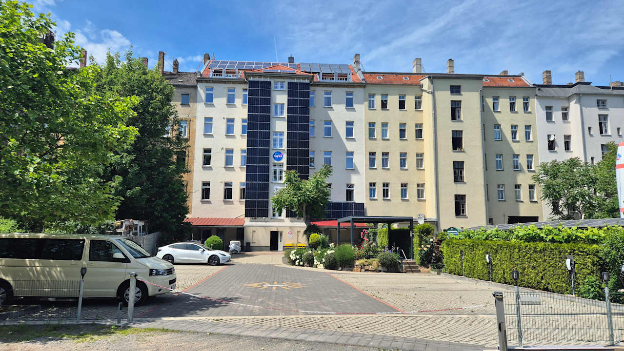 Außenansicht Space Hotel im Campus der JvP Schule