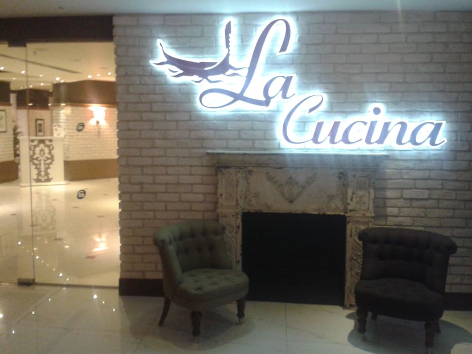Eingang italienisches Restaurant Limak Lara Deluxe Hotel & Resort