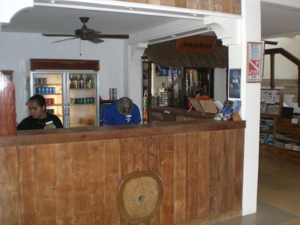 Lobby Manta Ray Bay Resort & Yap Divers