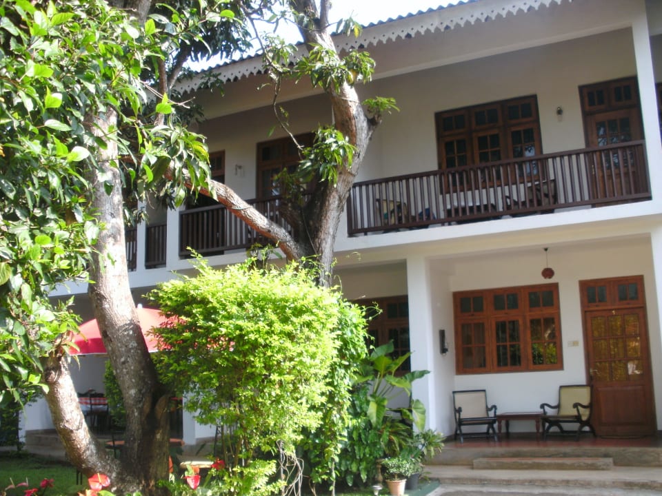 Guesthouse von außen Little Paradise Tourist Guest House and Holiday Home