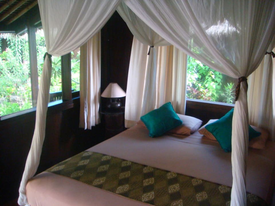 Hideaway Bungalow bedroom Hotel Gili Hideaway