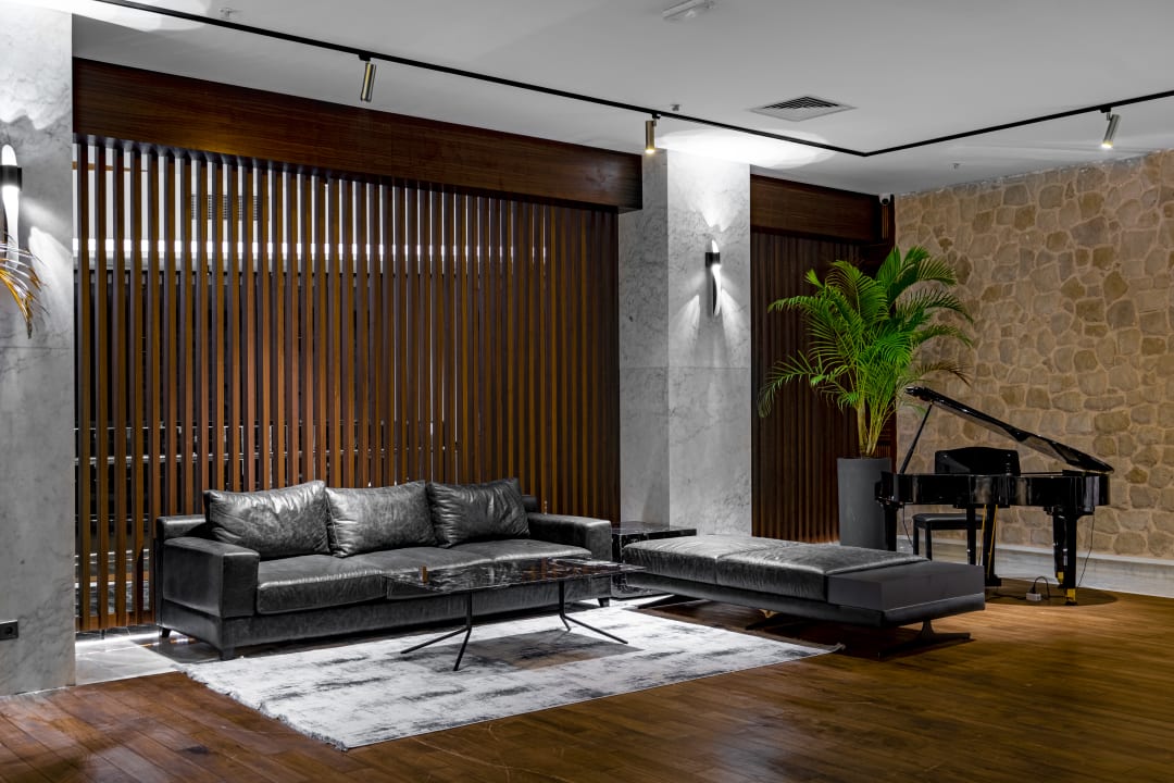 Lobby Rubi Platinum Sign