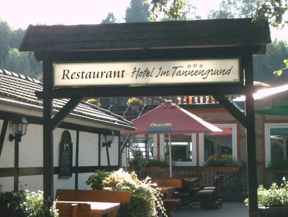 Eingang Hotel Im Tannengrund