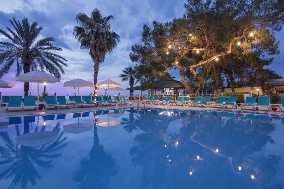 Pool Hotel Grand Ring