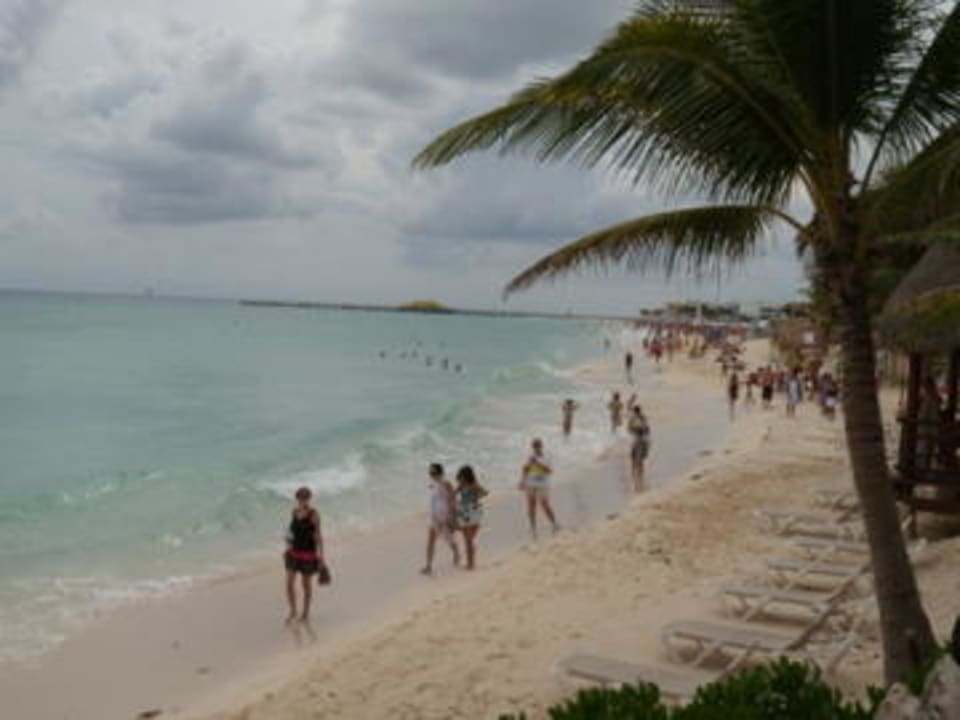 Hotelstrand vom Frühstücksbereich aus Mahekal Beach Resort