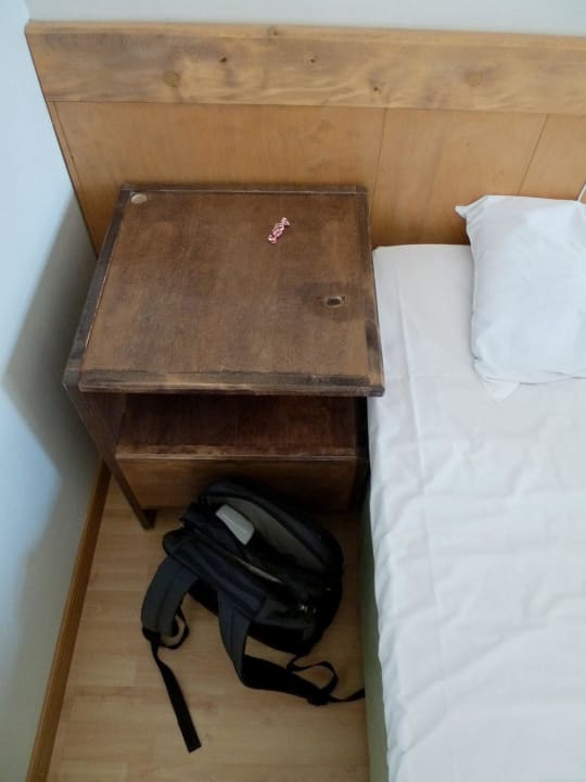 Brandloch im Nachttisch Hotel Lapland Hetta