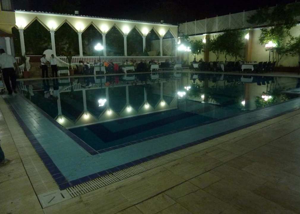 Abendessen am Pool Hotel Harran