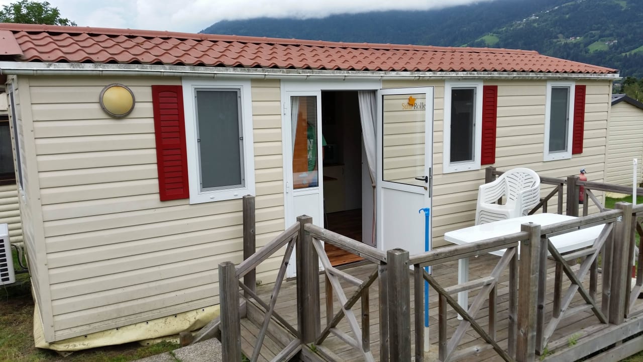 Outside view Ideal Camping Lampele