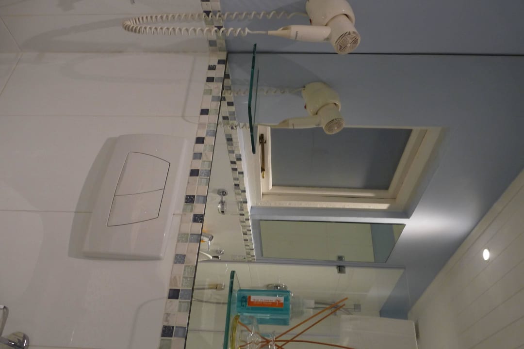 Modernes Duschbad Nine Flowers Guest House