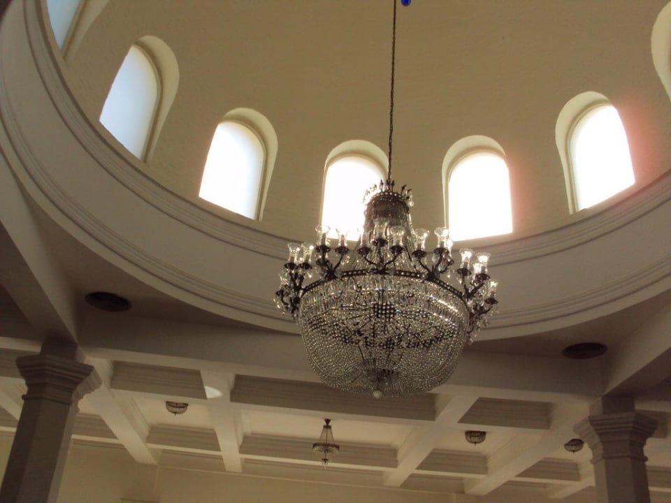 Hall Brayka Bay Resort