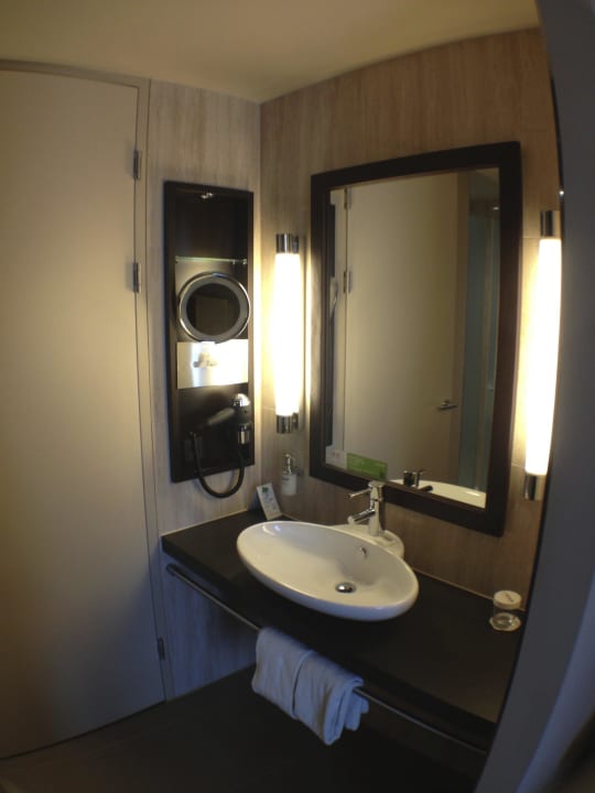 Bad (offen) Lindner Hotel Vienna Am Belvedere, part of JdV by Hyatt