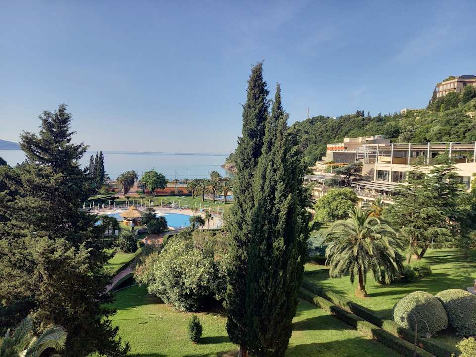 Gartenanlage Iberostar Waves Bellevue