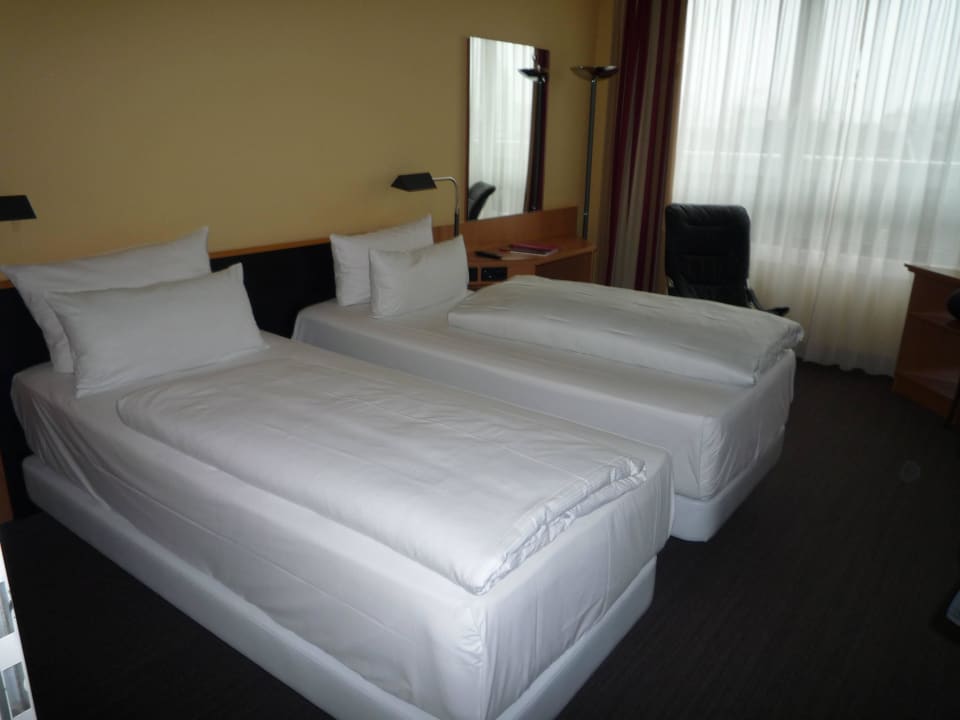 Zimmer Hotel NH Düsseldorf City
