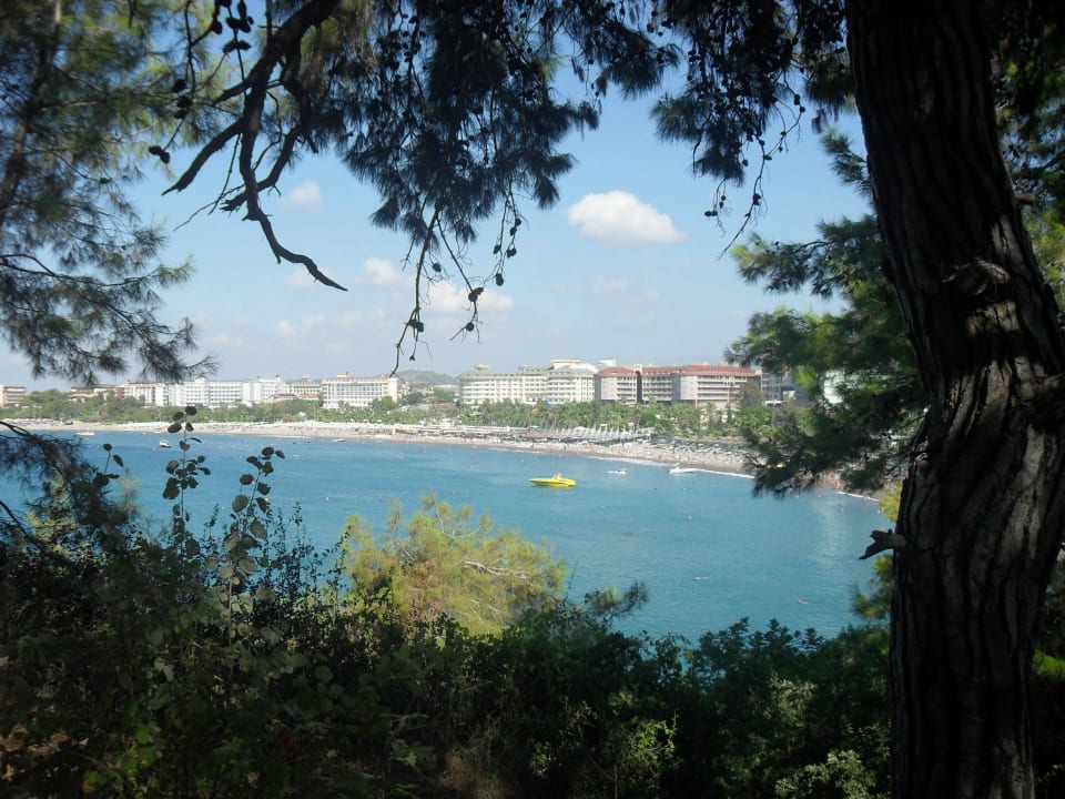 Blick zum Hotel von der Halbinsel Saphir Resort & Spa